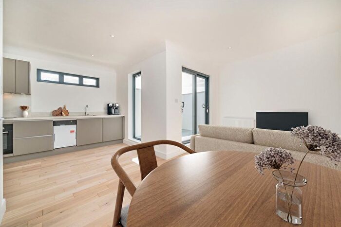 1 Bedroom Flat For Sale In Lillium Mews, Wimbledon, SW19