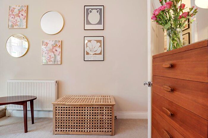 1 Bedroom Apartment For Sale In Heathfield Avenue, Ascot, SL5