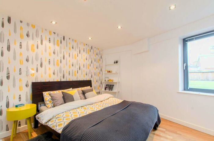 2 Bedroom Flat To Rent In Redmans Road, Stepney, London, E1