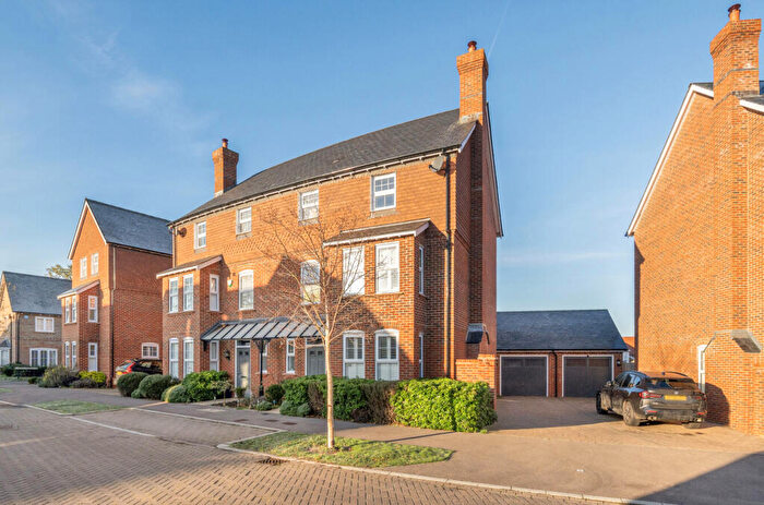 5 Bedroom Semi Detached House For Sale In Titchener Way, Hook, Hampshire, RG27