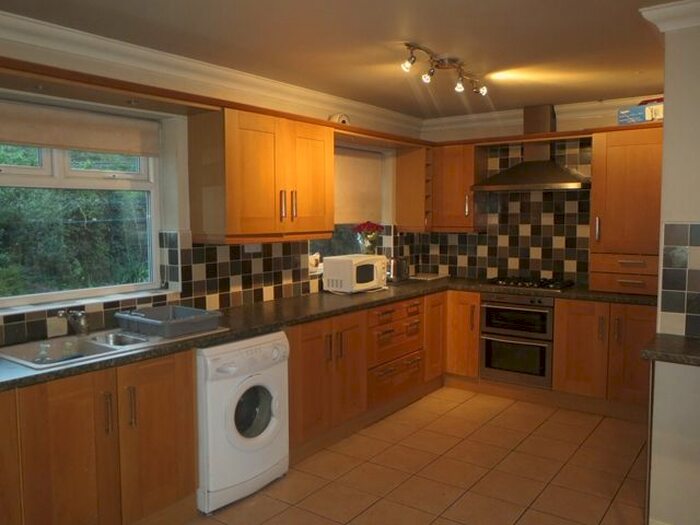 4 Bedroom Semi-Detached House To Rent In Ivy Road, Woolston, Warrington, WA1