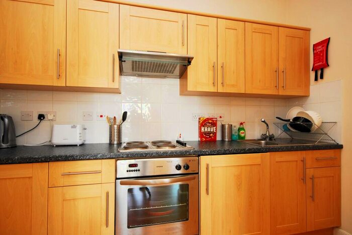 1 Bedroom Flat To Rent In St John's Hill, Wandsworth, London, SW11