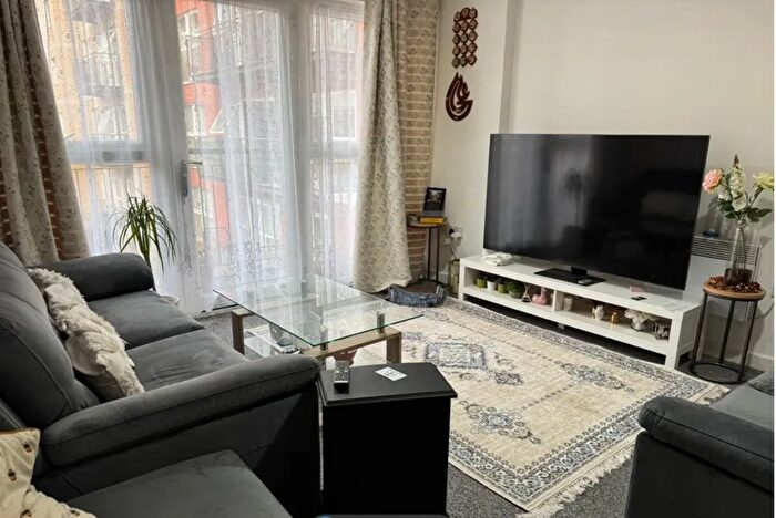 2 Bedroom Flat To Rent In Lantern Close, Wembley, HA0