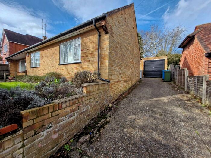 3 Bedroom Bungalow To Rent In Laburnham Road, Maidenhead, SL6