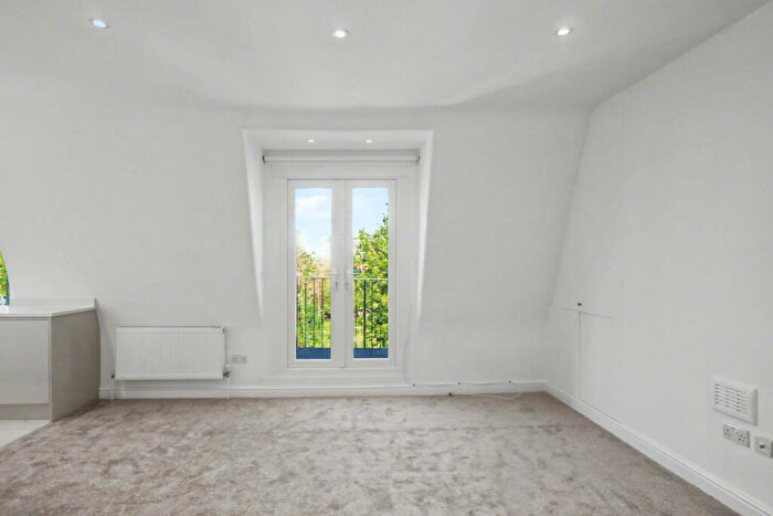 2 Bedroom Flat To Rent In Goldhurst Terrace, South Hampstead, (), NW6