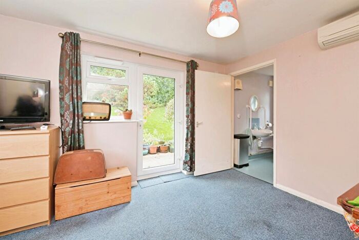 2 Bedroom Semi-Detached House For Sale In Manorfield Close, Northampton, NN3
