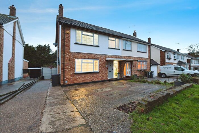 3 Bedroom Semi Detached House For Sale In High Mead, Rayleigh, SS6