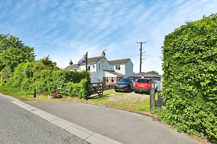 4 Bedroom Detached House For Sale In Malmesbury Road, Leigh, Wiltshire, SN6
