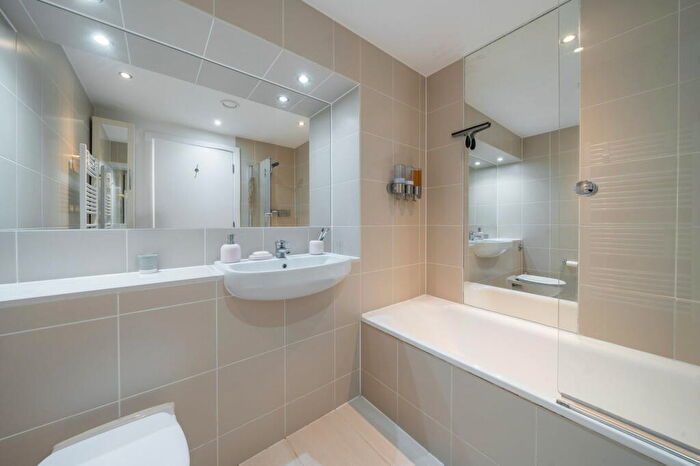 2 Bedroom Apartment For Sale In Steedman Street, London, SE17