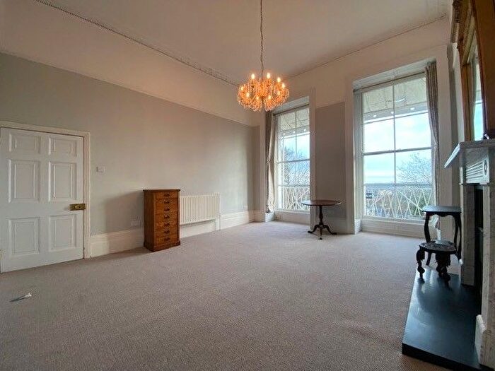 2 Bedroom Flat To Rent In Royal York Crescent, Bristol, BS8
