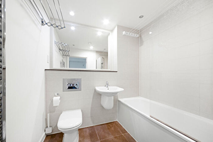 2 Bedroom Apartment To Rent In Harmony Place, Deptford, SE8
