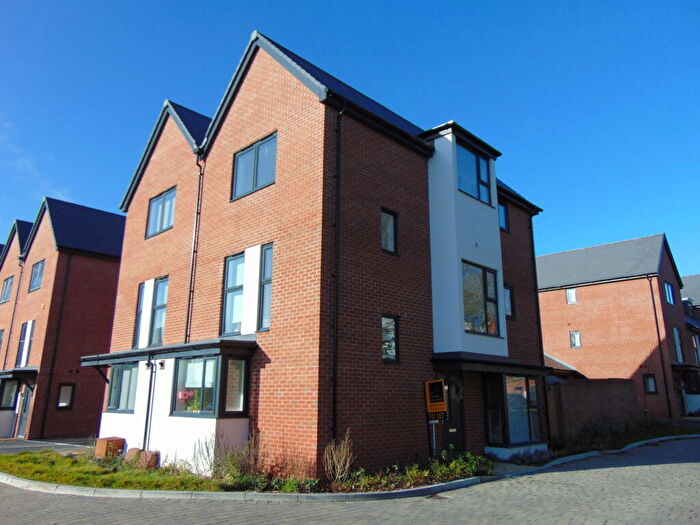 4 Bedroom Semi-Detached House To Rent In Presentation Way, Reading, Berkshire, RG30