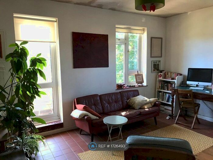 2 Bedroom Flat To Rent In Dalston, London, E8