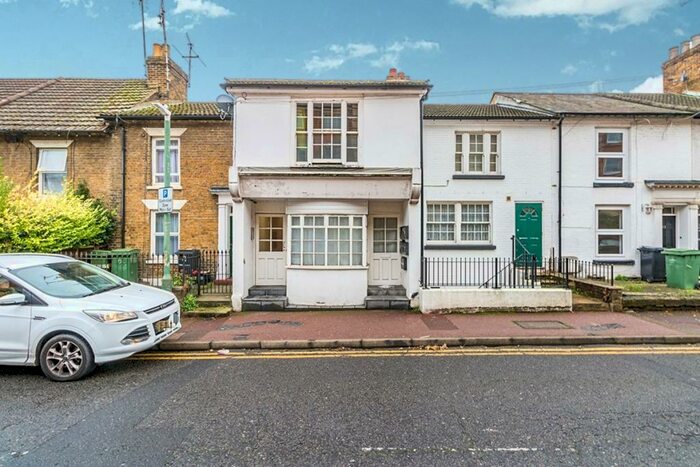 Flat To Rent In Marsham Street, Maidstone, Kent, ME14