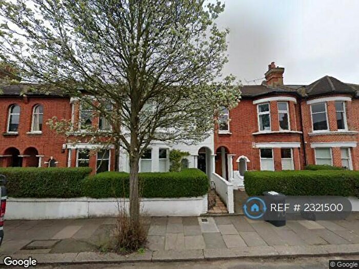 3 Bedroom Maisonette To Rent In Haverhill Road, London, SW12