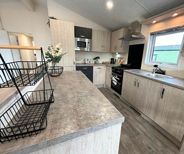 2 Bedroom Mobile/park Home For Sale In Thorpe Farm, Greta Bridge, Barnard Castle, County Durham, DL12