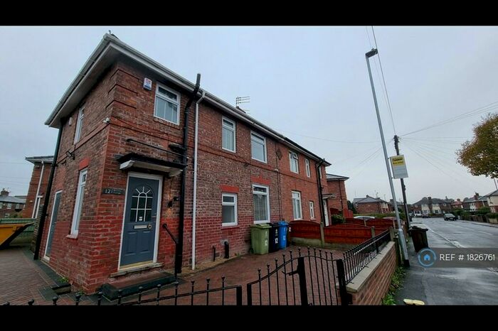 3 Bedroom Semi-Detached House To Rent In Brierley Avenue, Failsworth, Manchester, M35