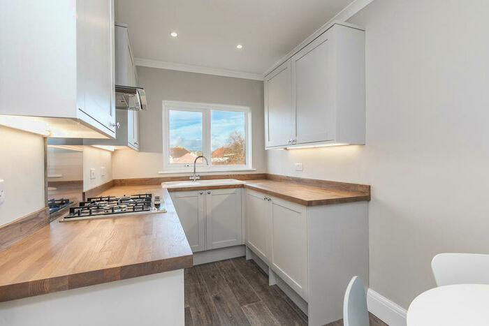 1 Bedroom Flat To Rent In Thomas A'Beckett, Worthing, BN14