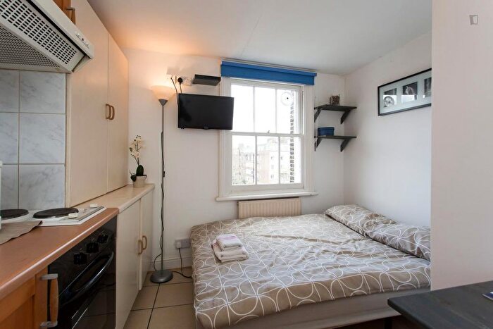 Studio To Rent In West Cromwell Road, Earl's Court, London, SW5