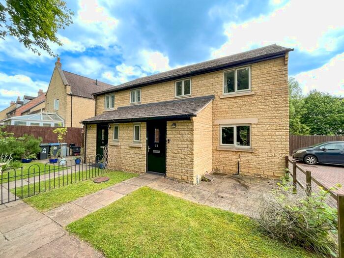 3 Bedroom Semi-Detached House To Rent In Ralegh Crescent, Witney, Oxfordshire, OX28