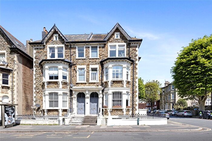 2 Bedroom Flat For Sale In Cromwell Road, Hove, BN3