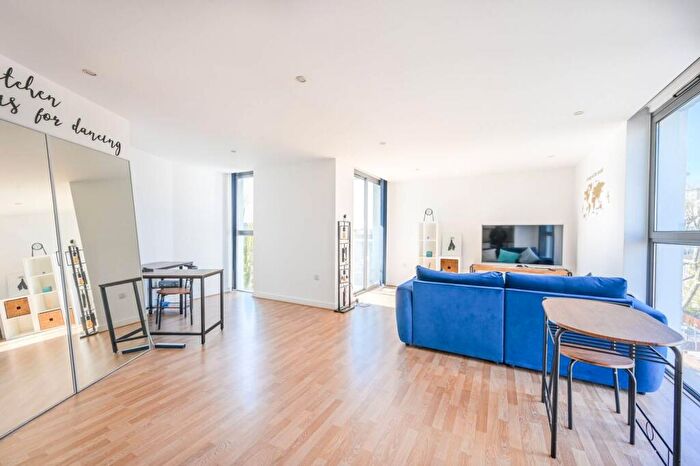 2 Bedroom Flat For Sale In East Ferry Road, Isle Of Dogs, London, E14