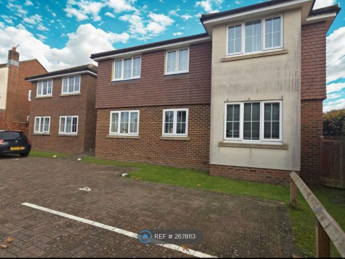 2 Bedroom Flat To Rent In Tinsley Court, Crawley, RH10