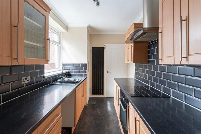 3 Bedroom Flat To Rent In Spohr Terrace, South Shields, South Tyneside, NE33