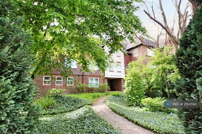 2 Bedroom Flat To Rent In The Watergardens, Woodford Green, IG8