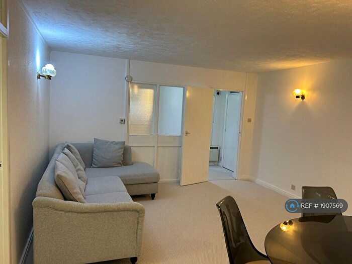 2 Bedroom Flat To Rent In New Dover Road, Canterbury, CT1