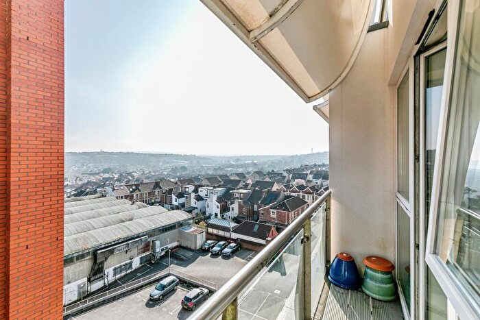 2 Bedroom Apartment For Sale In Skypark Road, Bedminster, Bristol, BS3
