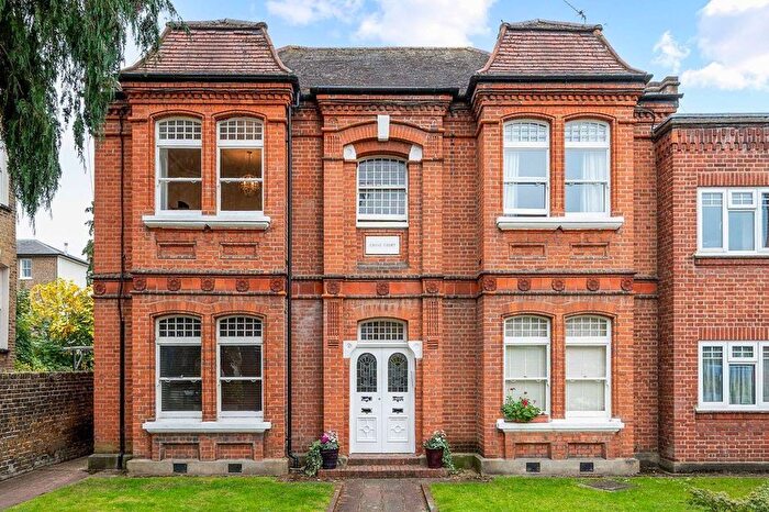 2 Bedroom Flat For Sale In Grove Road, Surbiton, KT6