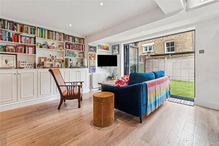2 Bedroom Apartment For Sale In Kathleen Road, SW11