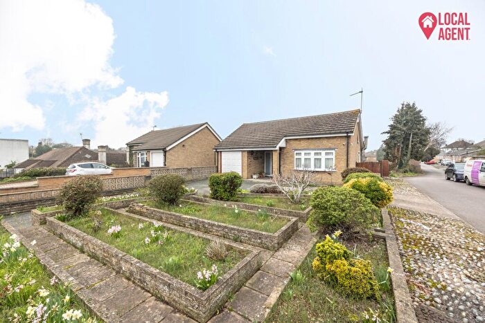 4 Bedroom Detached House For Sale In Upper Heath Lane, Dartford, DA1