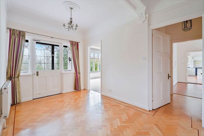 5 Bedroom Detached House For Sale In Lake View, Dormans Park, East Grinstead, RH19