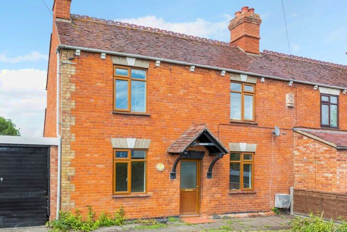 2 Bedroom Semi-Detached House To Rent In Eynsham Road, Botley, Oxford, OX2