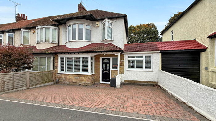 4 Bedroom End Of Terrace House For Sale In Castlemaine Avenue, Gillingham, ME7