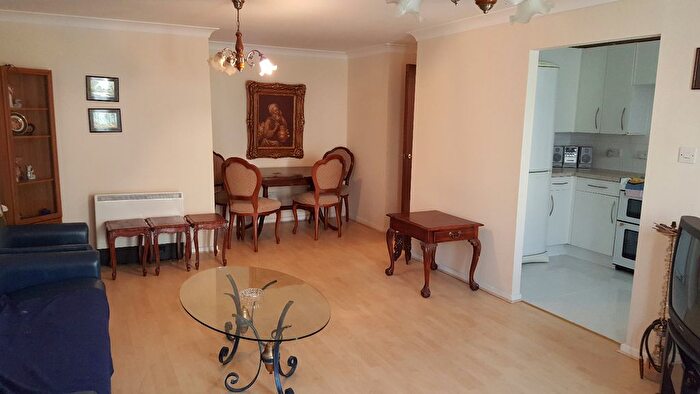 3 Bedroom Flat To Rent In Elmfield Way, Maida Vale, London, W9