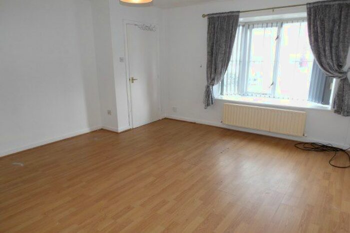 3 Bedroom Semi-Detached House To Rent In Lindisfarne Avenue, Blackburn, BB2