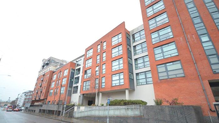 2 Bedroom Flat To Rent In Kennet Street, Reading, Berkshire, RG1