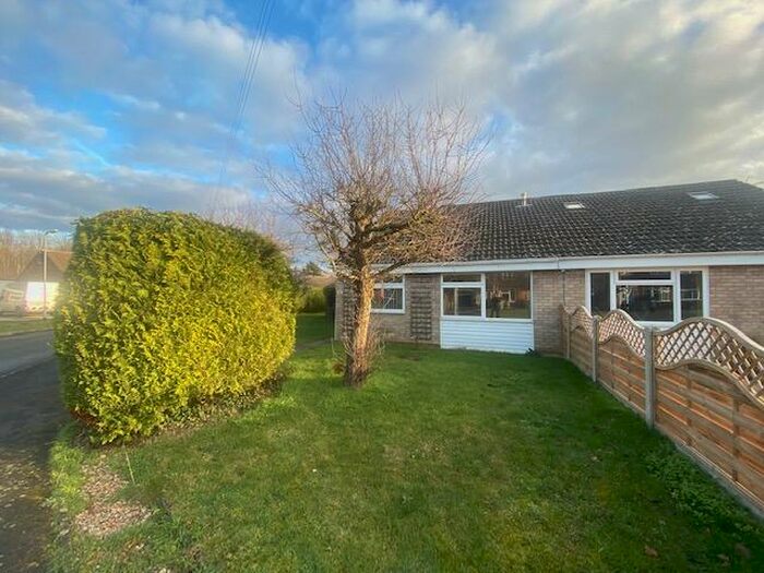 2 Bedroom Bungalow To Rent In Deer Park Road, Langtoft, Peterborough, PE6