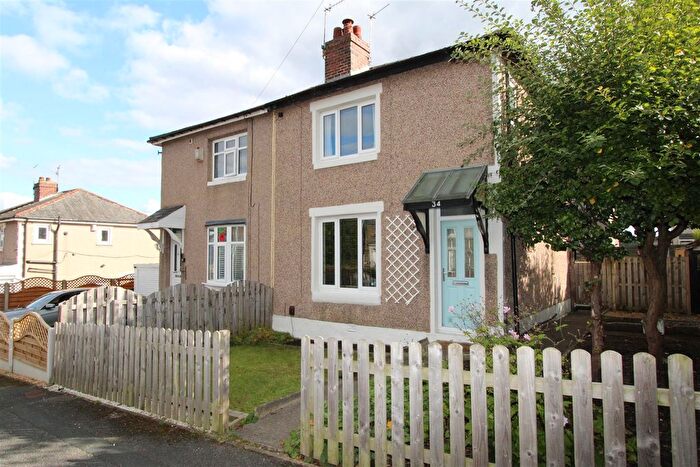 3 Bedroom Semi-Detached House To Rent In Albert Avenue, Bradford, BD10