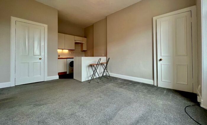 1 Bedroom Flat To Rent In Lanark Road, Juniper Green, Edinburgh, EH14