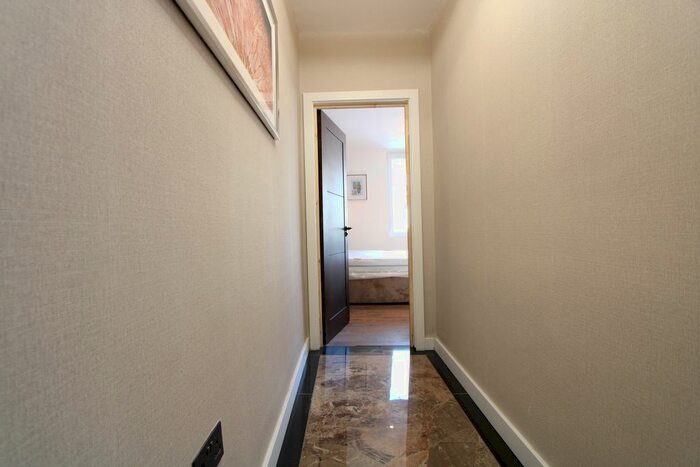 1 Bedroom Flat To Rent In Garratt Lane, London, SW18