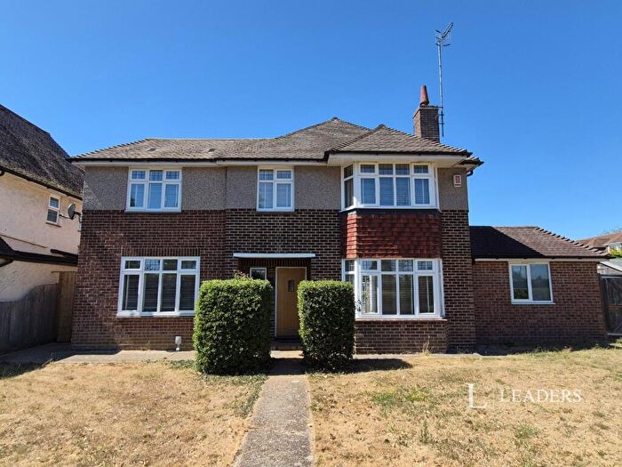 5 Bedroom Detached House To Rent In Kings Drive, BN21