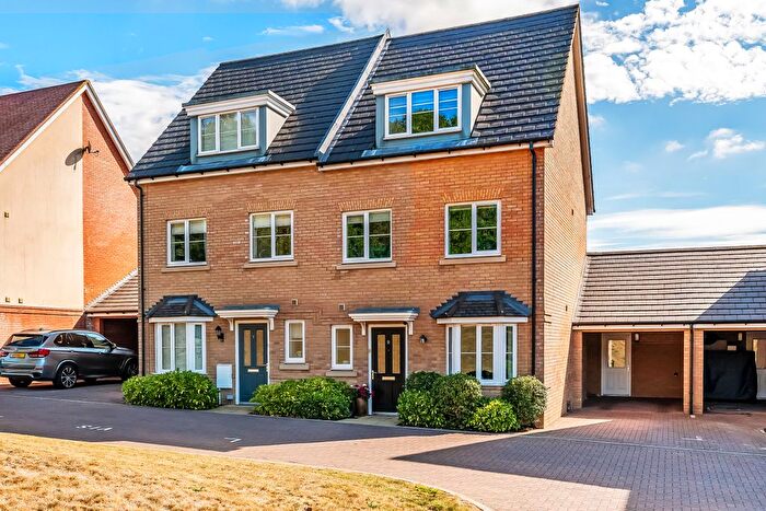 4 Bedroom Semi-detached House For Sale In Bangays Way, Borough Green, Sevenoaks, Kent, TN15