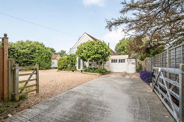 3 Bedroom Detached House For Sale In Yapton Road, Middleton-On-Sea, PO22