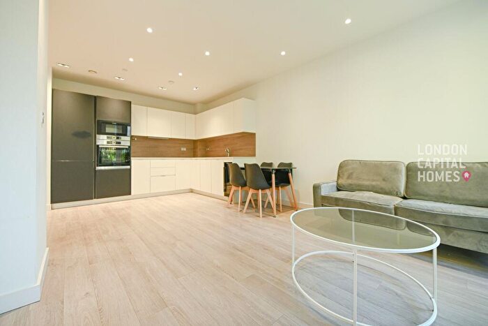 1 Bedroom Apartment To Rent In Hadleigh Apartments, Kayani Avenue, London, N4