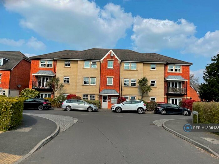 2 Bedroom Flat To Rent In Shinfield, Reading, RG2