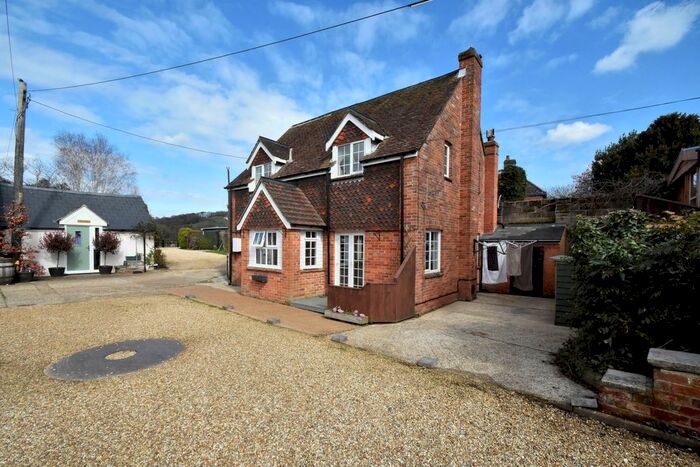 3 Bedroom Detached House To Rent In Black Water Mill Farm, Newport, PO30